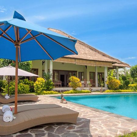 Absolute Beach Front Villa Umeanyar Bagian luar foto