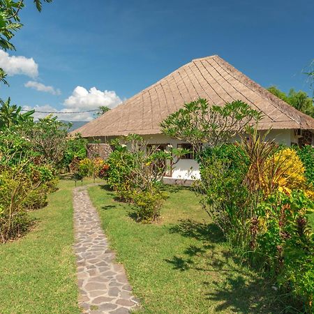 Absolute Beach Front Villa Umeanyar Bagian luar foto