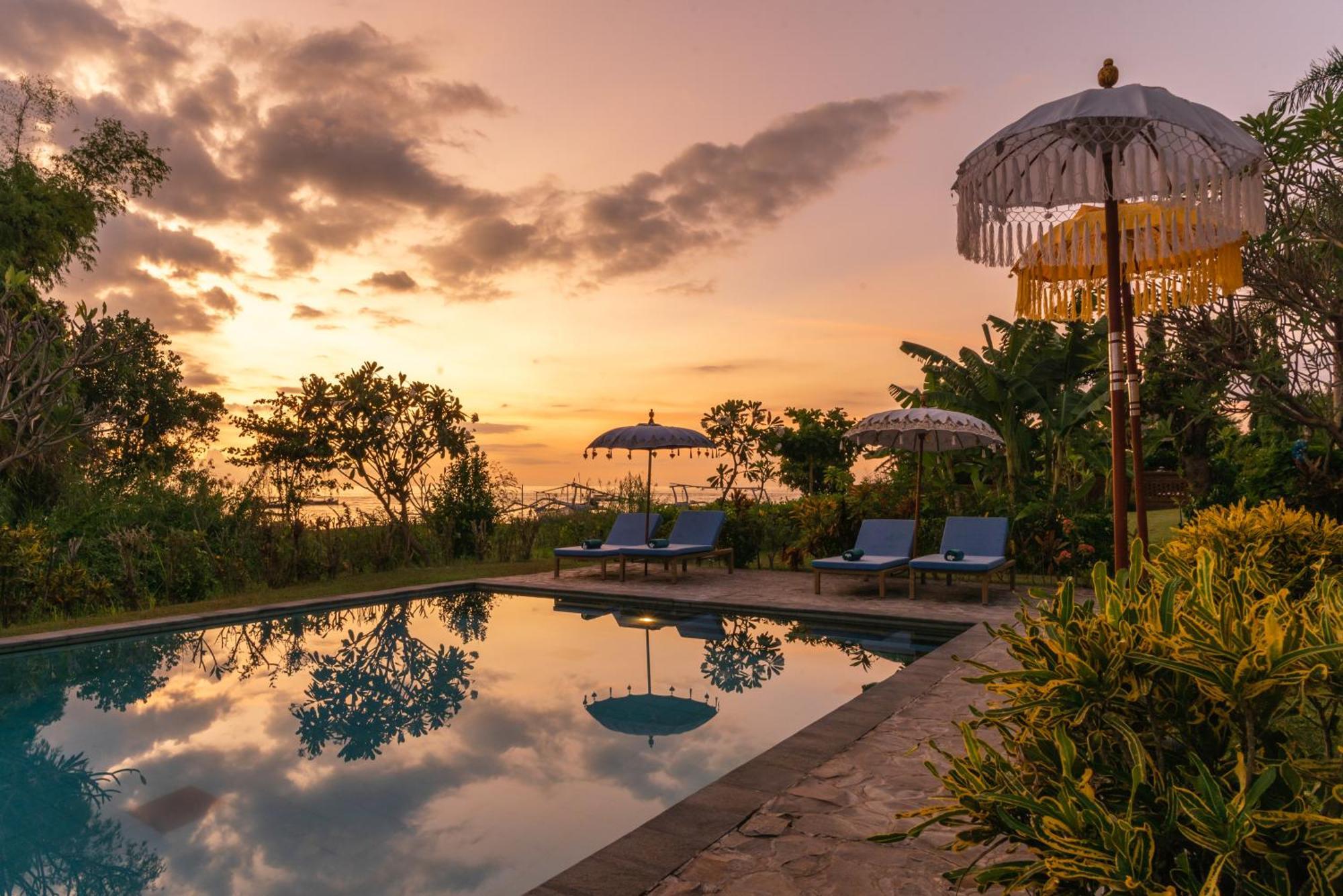 Absolute Beach Front Villa Umeanyar Bagian luar foto