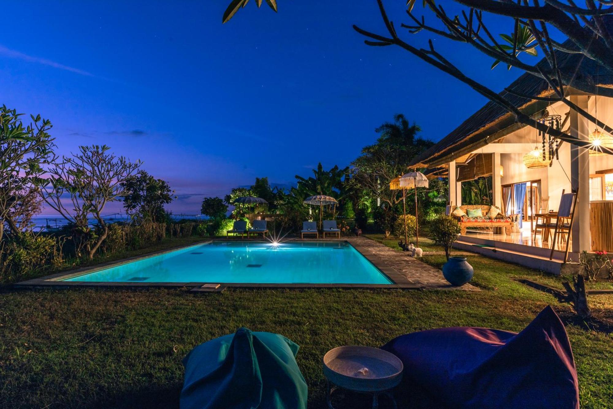 Absolute Beach Front Villa Umeanyar Bagian luar foto